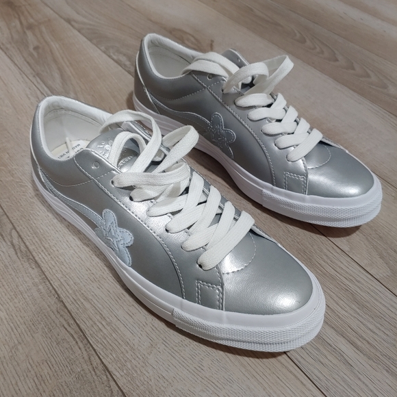 Shoes - Picture 1 of 4